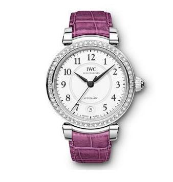 The diamonds paved on the bezel adds a feminine touch to the IWC Da Vinci.